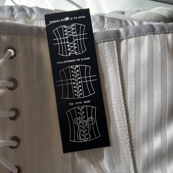 Bustier White Size 30 $200 NWT - Picture 10 of 10